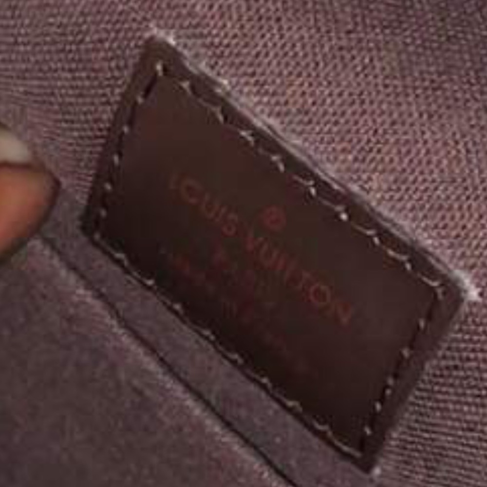 Louis Vuitton messenger bag orginal no details